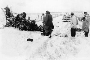 A group of men view of the wreckage of a Beechcraft Bonanza airplane in a snowy field outside of Clear Lake, Iowa, early February 1959. The crash, on February 3, claimed the lives of American rock and roll musicians Buddy Holly, Ritchie Valens, and J. P. 'The Big Bopper' Richardson. (Photo by Hulton Archive/Getty Images)
