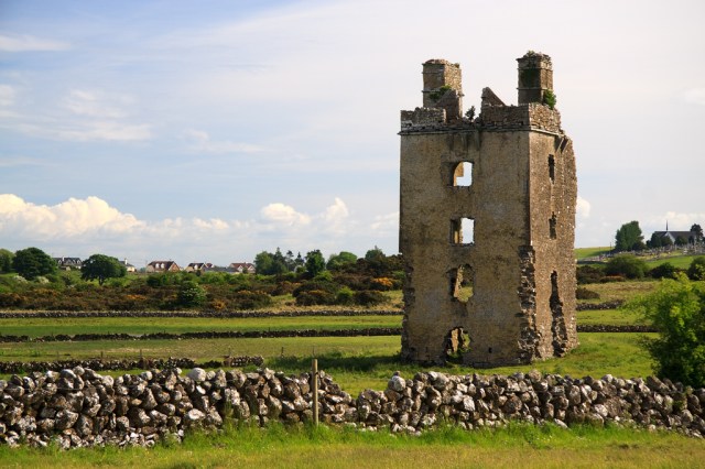 Castles_of_Connacht_-_Barnaderg,_Galway_-_geograph.org.uk_-_1953295