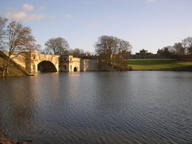 Blenheim_Palace_Grand_Bridge